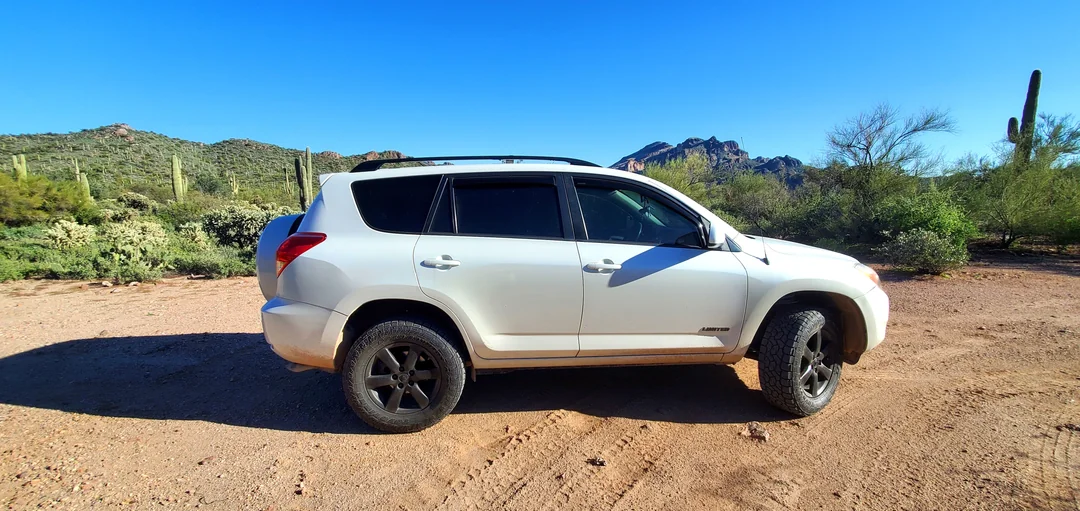 The 2007 Toyota RAV4 is a compact SUV that offers a blend of practicality, reliability, and performance. Here's an overview of the key features and specifications for the 2007 model year: